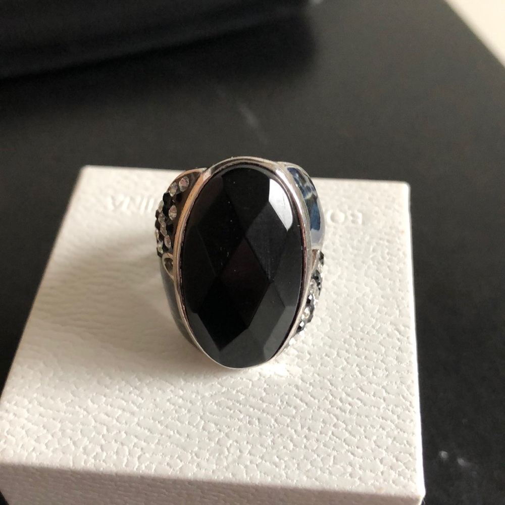 Black fashion gemstone ring